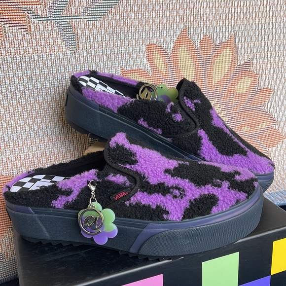 Vans WMNS Classic Slip-0n
Ireneisgood Multi
VN0A4BVZBMB
Platforms - Picture 6 of 16